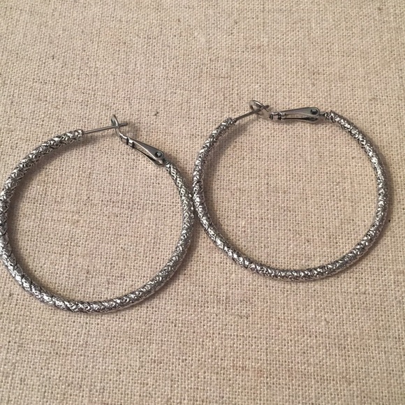 Hoop earring bundle - Picture 3 of 4